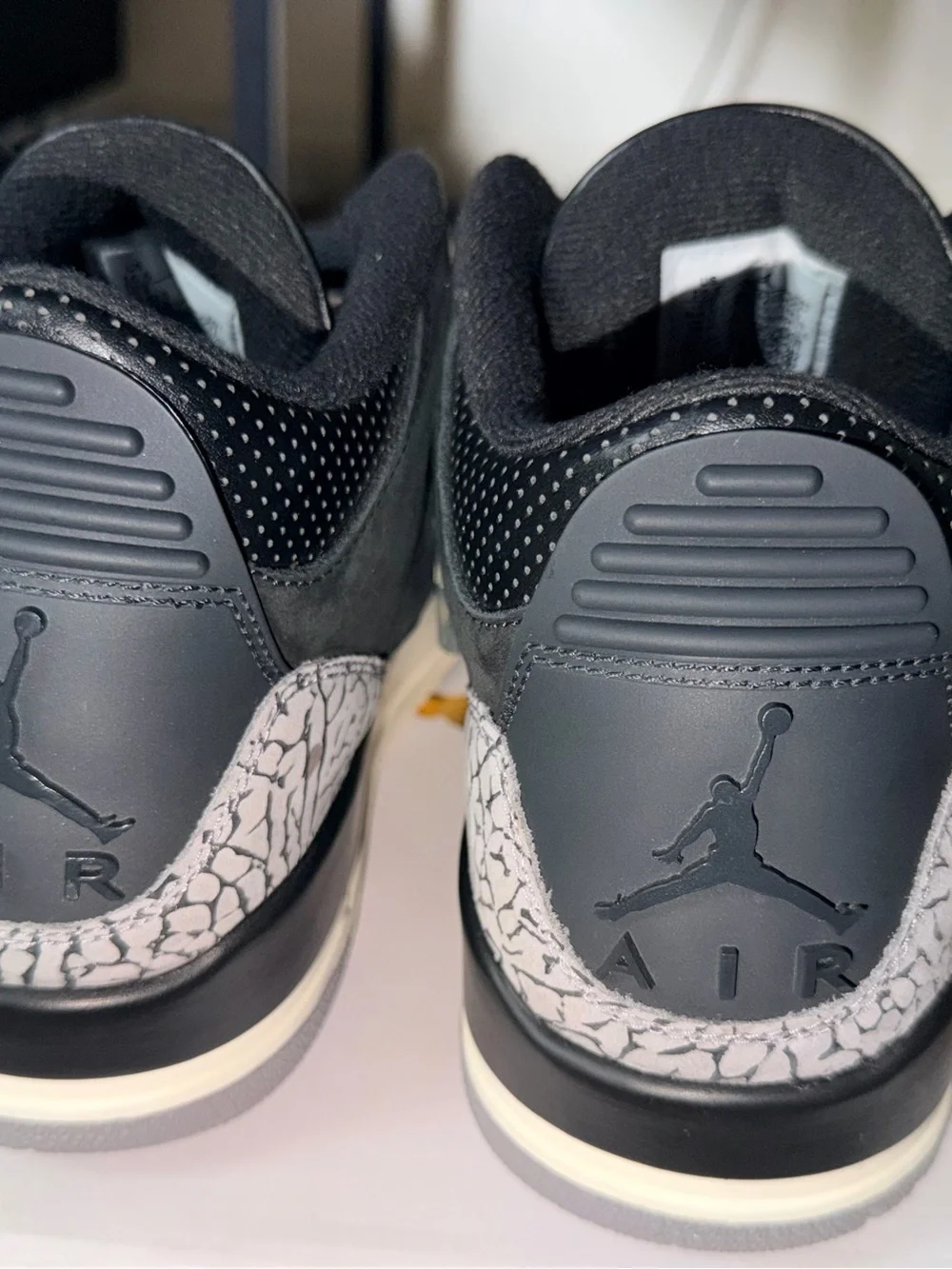 Air Jordan 3 Retro - Off Noir - Mens size 9/10.5w